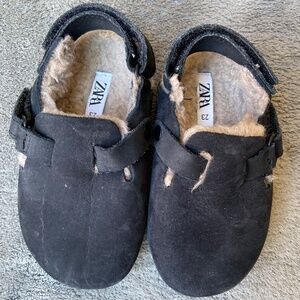 Zara Black Sueded Sherpa lined clogs toddler Size 23
